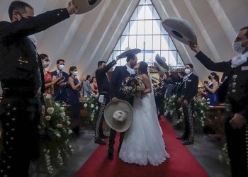 CRITICAN A CAMILA FERNÁNDEZ, HIJA DEL «POTRILLO», POR SU BODA EN PLENA PANDEMIA