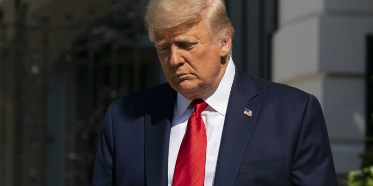 DEMANDAN A TRUMP POR FONDOS PARA SERVICIO POSTAL