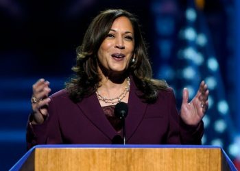 DEMÓCRATAS ELIGEN A KAMALA HARRIS COMO CANDIDATA A VICEPRESIDENTA