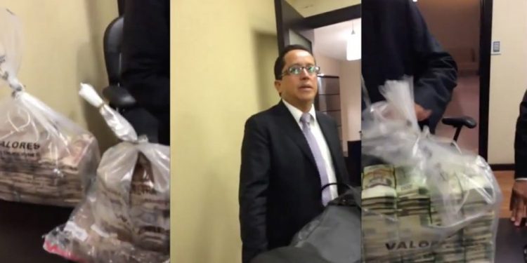DIFUNDEN VIDEO CON BOLSA DE FAJOS DE BILLETES DE PRESUNTO CASO LOZOYA