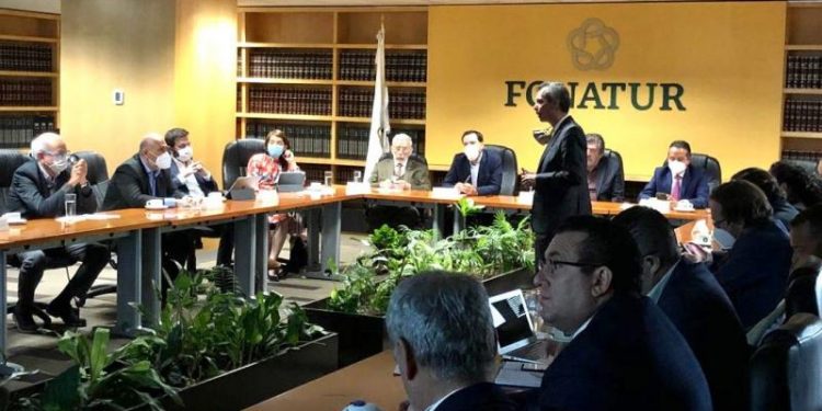 EL GOBERNADOR MAURICIO VILA DOSAL REVISA AVANCES DEL PROYECTO DEL TREN MAYA CON FUNCIONARIOS DEL GOBIERNO DE MÉXICO