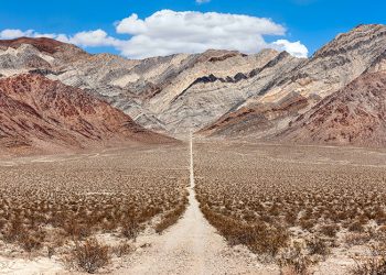 EL VALLE DE LA MUERTE EN CALIFORNIA REGISTRA LA TEMPERATURA MÁS ALTA DE LA HISTORIA EN MEDIO DE UNA FUERTE OLA DE CALOR