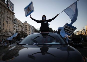 EN ARGENTINA PROTESTAN CONTRA EXTENSIÓN DE LA CUARENTENA