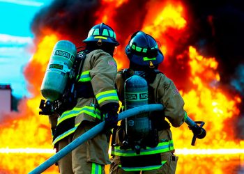 EN CALIFORNIA, UN INCENDIO ARRASA CON MÁS DE 10 MIL 700 HECTÁREAS