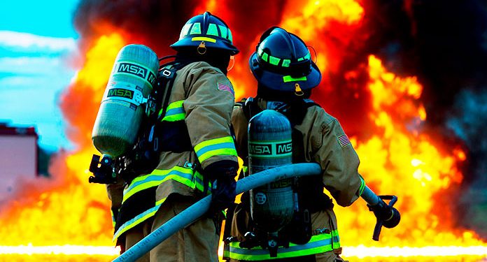 EN CALIFORNIA, UN INCENDIO ARRASA CON MÁS DE 10 MIL 700 HECTÁREAS