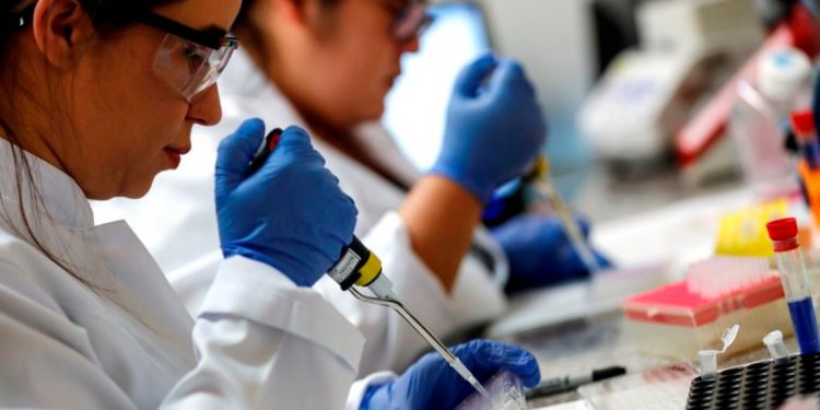 ENSAYOS DE FASE 3 DE VACUNA DE COVID-19 SE HARÁN EN MÉXICO, ANUNCIA EBRARD