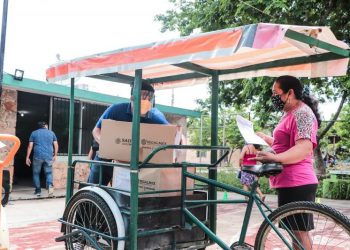 ESTUDIANTES DE ESCUELAS DE TIEMPO COMPLETO RECIBIERON DESPENSAS