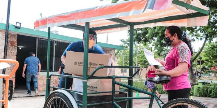 ESTUDIANTES DE ESCUELAS DE TIEMPO COMPLETO RECIBIERON DESPENSAS