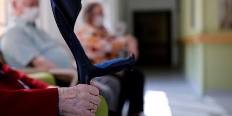 FALLECE FRENTE A UN HOSPITAL ABUELITO QUE ESTABA EN TRATAMIENTO POR COVID