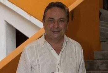 CARLOS CABAL TOMA CONTROL DE W RADIO