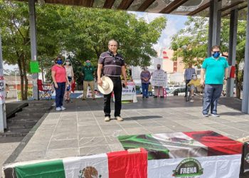 FRENTE ANTIAMLO PROTESTA EN PLAZA DE ARMAS Y EXIGEN LA RENUNCIA DE LÓPEZ OBRADOR ANTES DE NOVIEMBRE