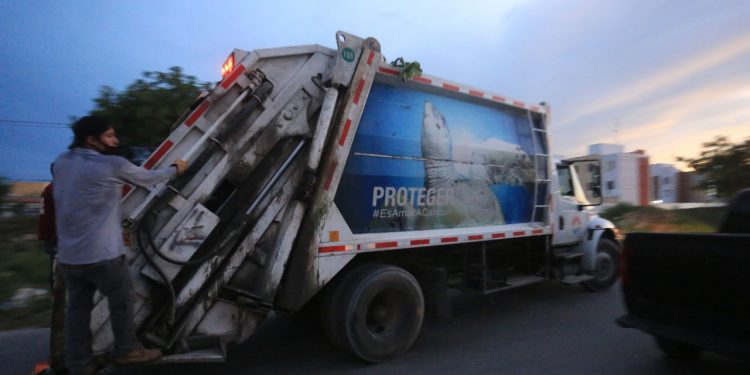 VIGILA AYUNTAMIENTO, VÍA SIRESOL, LA RECOLECCIÓN DE BASURA EN LA SUPERMANZANA 220 DE CANCÚN
