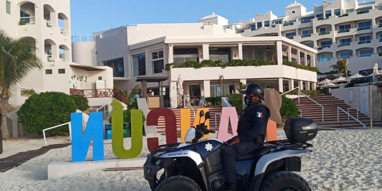 REALIZA POLICÍA TURÍSTICA “OPERATIVO PLAYA SEGURA”