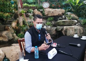 OFRECE DISCULPAS A VÍCTOR MAS Y ESPOSA