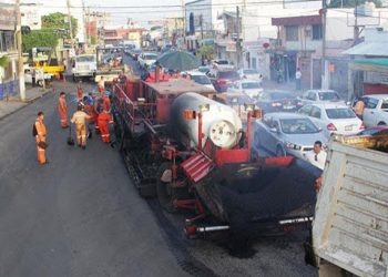 INICIA ‘EL DRAGÓN’ REPAVIMENTACIÓN DE LA GLORIETA FRAMBOYANES HACIA EL RELOJ FLORAL, INFORMÓ EL ALCALDE