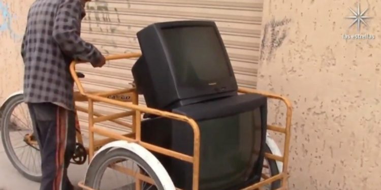 INICIATIVAS CIUDADANAS ENTREGAN TELEVISIONES Y OTRAS HERRAMIENTAS PARA CLASES EN LÍNEA