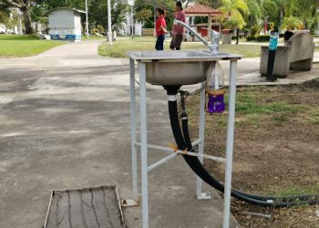 INSTALA AYUNTAMIENTO DE CENTRO LAVAMANOS EN PARQUES Y ZONA LUZ PARA MITIGAR CONTAGIOS DE COVID – 19