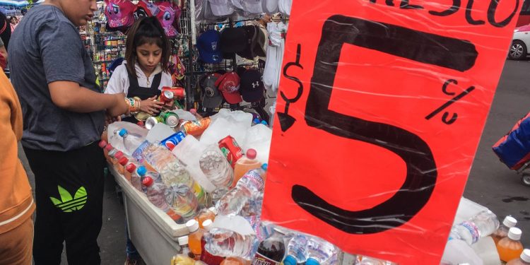 LA CDMX ESTUDIA PROHIBIR LA VENTA DE ALIMENTOS «CHATARRA» A NIÑOS