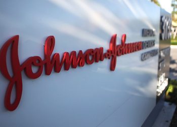 LA UE RESERVA 400 MILLONES DE DOSIS DE EVENTUAL VACUNA DE JOHNSON & JOHNSON