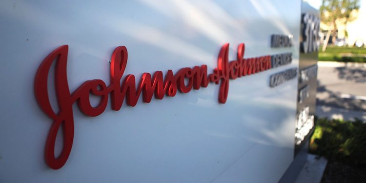 LA UE RESERVA 400 MILLONES DE DOSIS DE EVENTUAL VACUNA DE JOHNSON & JOHNSON
