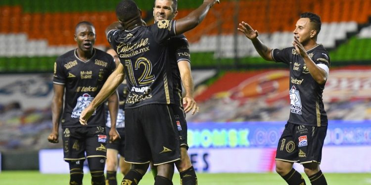 LEÓN REMONTA Y VENCE 2-1 A XOLOS