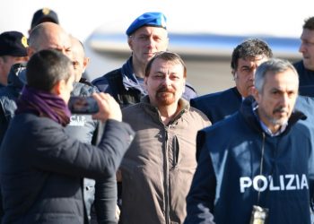 LULA SE ARREPIENTE DE HABER PROTEGIDO A EXTREMISTA ITALIANO BATTISTI