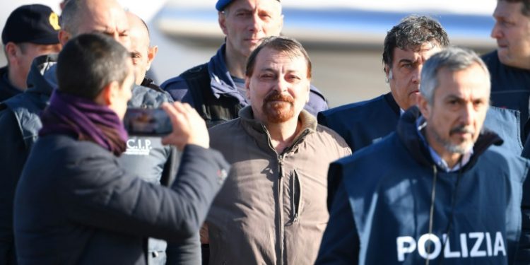 LULA SE ARREPIENTE DE HABER PROTEGIDO A EXTREMISTA ITALIANO BATTISTI