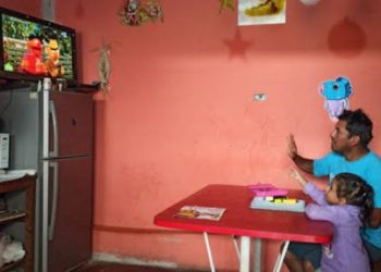 MAESTRA RECOLECTA TELEVISIONES PARA DONARLAS A ALUMNOS DE ESCASOS RECURSOS