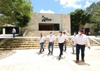 MAURICIO VILA DOSAL RECORRE EL ZOOLÓGICO «LA REINA» DE TIZIMÍN PARA SUPERVISAR LOS TRABAJOS DE CONSTRUCCIÓN Y REMODELACIÓN