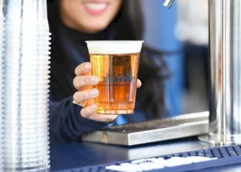 MEXICANOS GASTAN 850 PESOS EN CERVEZA AL AÑO