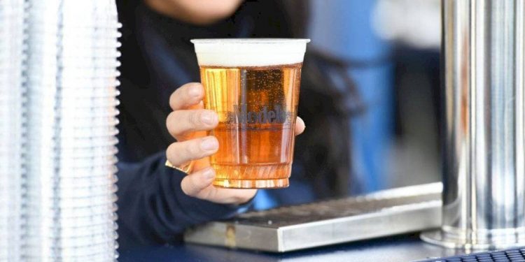 MEXICANOS GASTAN 850 PESOS EN CERVEZA AL AÑO