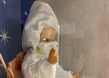 NIÑO DIOS VESTIDO PARA CUIDARSE DEL COVID-19 SE VIRALIZA EN REDES SOCIALES