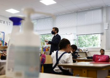NIÑOS MAYORES DE 11 AÑOS DEBERÁN USAR MASCARILLA EN ESCUELAS EN FRANCIA