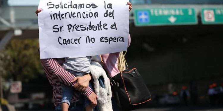 PADRES DE NIÑOS CON CÁNCER DENUNCIAN FALTA DE MEDICAMENTOS EN CLÍNICA 48 DEL IMSS EN LEÓN