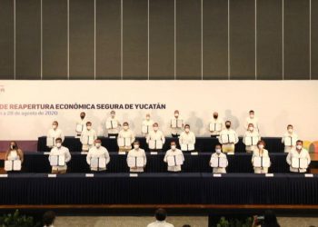 PARA PROTEGER LOS EMPLEOS Y LA SALUD DE LOS YUCATECOS SE FIRMA EL ACUERDO DE REAPERTURA ECONÓMICA SEGURA DE YUCATÁN
