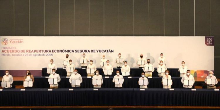 PARA PROTEGER LOS EMPLEOS Y LA SALUD DE LOS YUCATECOS SE FIRMA EL ACUERDO DE REAPERTURA ECONÓMICA SEGURA DE YUCATÁN