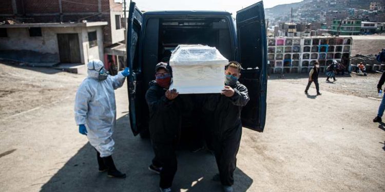 PERÚ SE VUELVE EL PAÍS CON LA MAYOR MORTALIDAD DEL MUNDO POR COVID-19