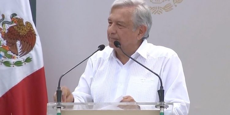 PROMETE AMLO TERMINAR LA VÍA CORTA A PUERTO VALLARTA