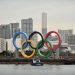 RETIRAN LOS ANILLOS OLÍMPICOS DE LA BAHÍA DE TOKIO