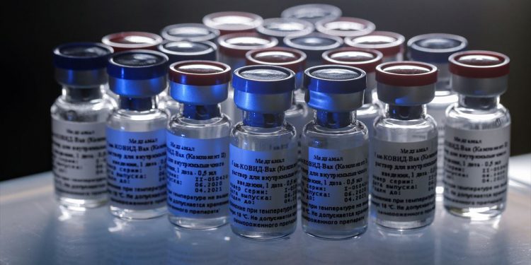 RUSIA COMIENZA A PRODUCIR LAS PRIMERAS DOSIS DE SU VACUNA SPUTNIK V