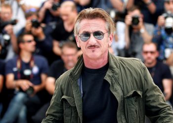 SEAN PENN CONFIRMA QUE SE CASÓ VÍA ZOOM CON ACTRIZ LEILA GEORGE