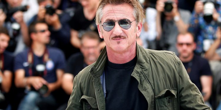 SEAN PENN CONFIRMA QUE SE CASÓ VÍA ZOOM CON ACTRIZ LEILA GEORGE