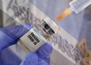 VACUNA DE OXFORD Y ASTRAZENECA COMIENZA ENSAYO MASIVO