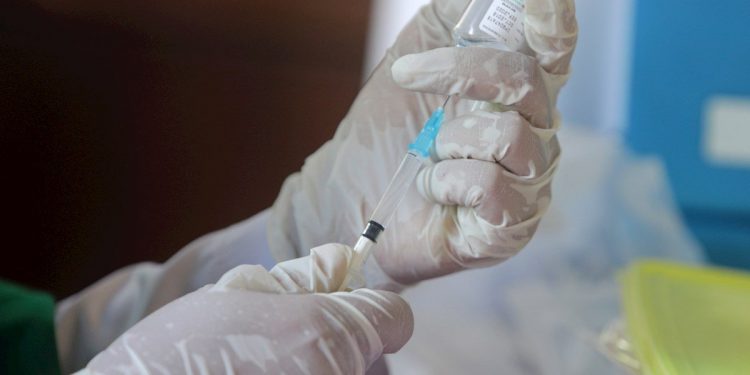 VACUNA RUSA DEBE SER REVISADA, DICE LA OMS