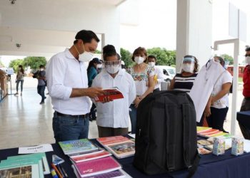 VILA DOSAL CONTINÚA RECORRIENDO EL INTERIOR DEL ESTADO PARA SUPERVISAR LA ENTREGA DE PAQUETES ESCOLARES DEL PROGRAMA «IMPULSO ESCOLAR»