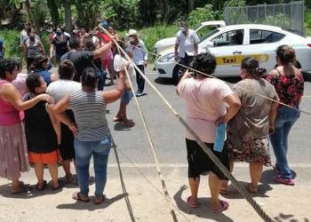 VUELVEN A BLOQUEAR CARRETERA VILLAHERMOSA-JALAPA POR FALTA DE AGUA… AHORA A LA ALTURA DE LA COLONIA AGRARIA