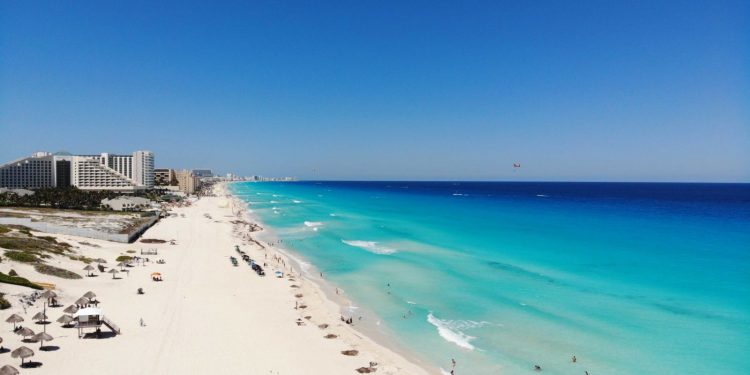 LA SEMAR MANTIENE ESFUERZO COORDINADO EN LA IMPLEMENTACIÓN DE ACCIONES PARA LA CONTENCIÓN DEL FENÓMENO ATÍPICO DEL SARGAZO.