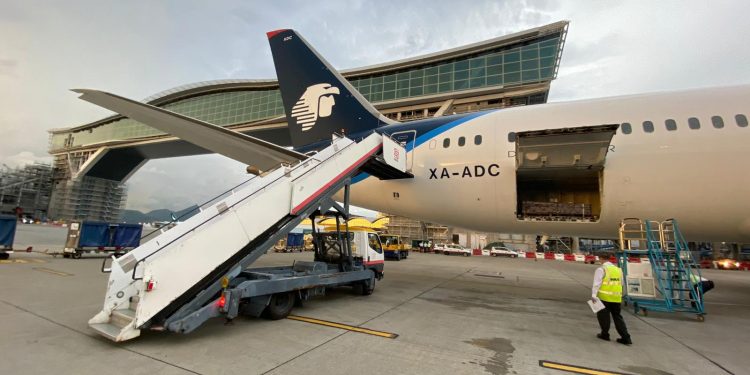 GRAN PLAN DE AEROMÉXICO LANZA “HOME OFFICE”  EN LA PLAYA.