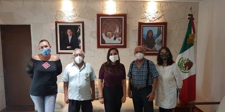 FUNDADORES DE CANCÚN SE REÚNEN CON MARA LEZAMA