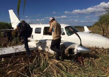 EFECTIVOS MILITARES BUSCAN PRESUNTA NARCO AVIONETA EN LA RIBERA DEL RÍO HONDO